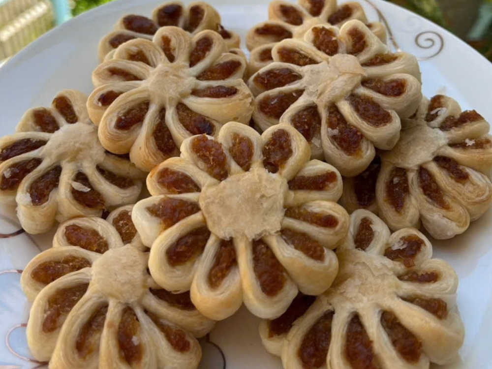 Bánh Khóm Hoa Mai Ngọc Trúc